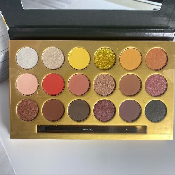 BEYOND Eyeshadow Palette 18 Colors Shimmer Matte Gold Silvers Brown Hue  Palette - Picture 5 of 6